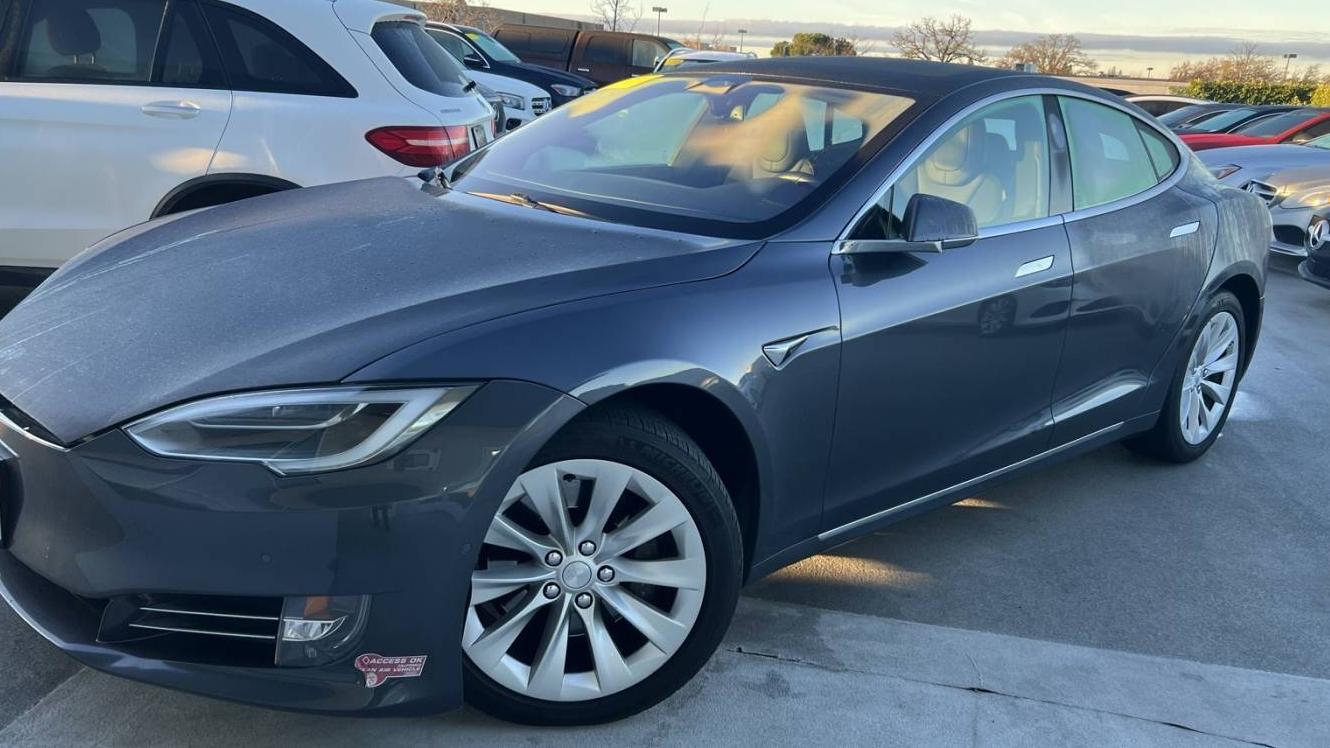 TESLA MODEL S 2018 5YJSA1E28JF271705 image